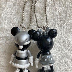 ミッキー＆ミニー2体セット　キーチェーン　グレーの画像
