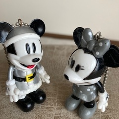 ミッキー＆ミニー2体セット　キーチェーン　グレーの画像