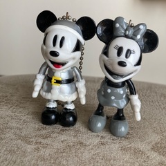 ミッキー＆ミニー2体セット　キーチェーン　グレーの画像