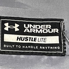 UNDER ARMOUR（アンダーアーマー）の【UAハッスル ライト バックパック】の画像
