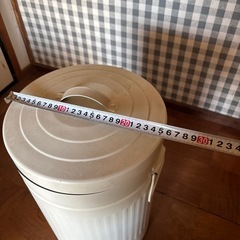 ペダル式 ゴミ箱の画像