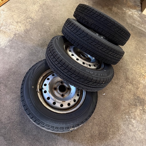 スタッドレスタイヤブリヂストンVRXVRX145/80R13 バリ溝