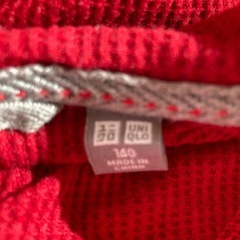 UNIQULO140サイズ　赤パーカーの画像