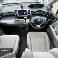 フリードハイブリッドの画像