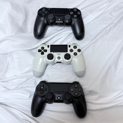 PlayStation 4 Pro 本体2TBブラック コントローラー3個 付きの画像