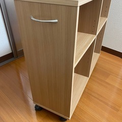 【無料】キャスター付き　本棚(テレビ台にも活用可)の画像