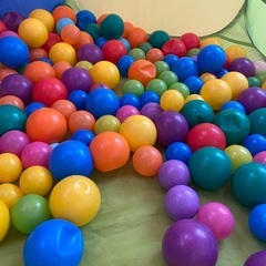 テント付きボールプールの画像