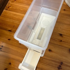 ニトリ アスベル 計量米びつ ホワイト 12kg 14L 無洗米対応の画像