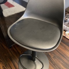 カウンターチェア(黒)昇降式　2脚の画像