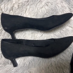 ブラックスエードパンプス 24cm（1回着用）の画像
