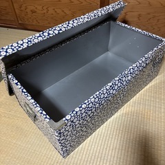 ブリキ？の衣装ケース　物入れ　27×61の画像