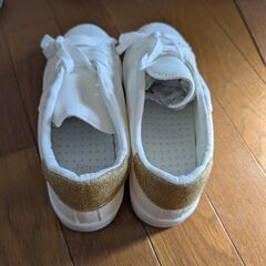 只今、お話中靴の画像