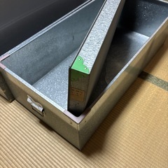 ブリキ？の衣装ケース　物入れ　27×61の画像