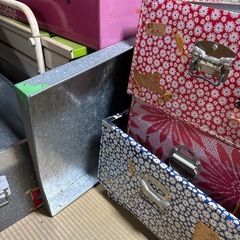 ブリキ？の衣装ケース　物入れ　27×61の画像