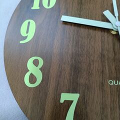 【USED・美品】木製の壁掛け時計（掛け時計）の画像