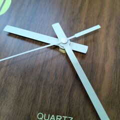 【USED・美品】木製の壁掛け時計（掛け時計）の画像