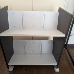 机・椅子・PC・モニタ等のセットの画像