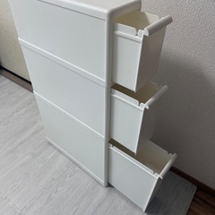 便利な三段ボックスの画像