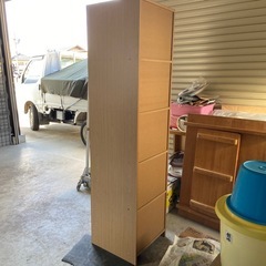 扉付き収納ボックスの画像