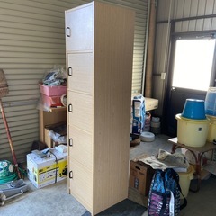 扉付き収納ボックスの画像