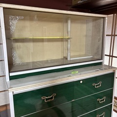 昭和レトロなタンスと棚のセットの画像