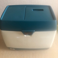 TOYOTA 冷温蔵庫　クーラーボックスの画像