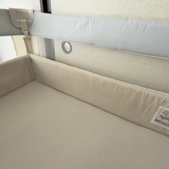 ココネルエアー ホワイトグレー Aprica ベビーベッドの画像