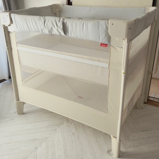 Aprica アップリカ　ココネル エアー　ホワイトグレー色 最高 ココネルエアー ホワイトグレー Aprica ベビーベッド アップリカ