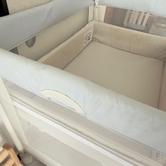 ココネルエアー ホワイトグレー Aprica ベビーベッドの画像