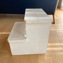 木製の踏み台の画像