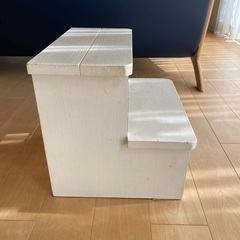 木製の踏み台の画像
