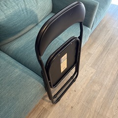 折りたたみイスの画像