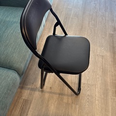 折りたたみイスの画像