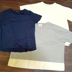 レディース　Tシャツ3枚　カーディガン1枚　チェックシャツ1枚
の画像