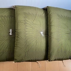 座布団3枚の画像