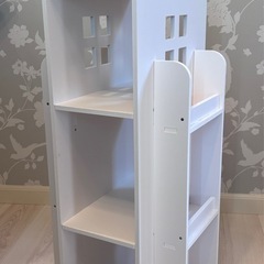 絵本　本棚の画像