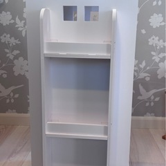 絵本　本棚の画像