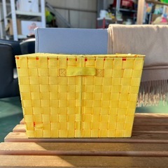 【ホリダソウコ】黄色いカゴ　蓋付きの画像