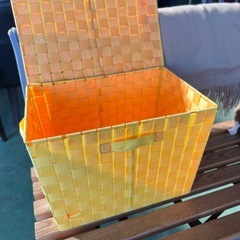 【ホリダソウコ】黄色いカゴ　蓋付きの画像