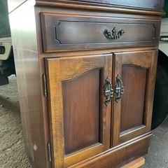 カリモク karimoku 家具コロニアル ガラスキャビネット サイドボード リビングボード サイドキャビネット の画像