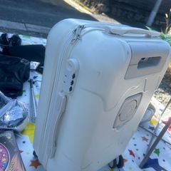 ドリンクホルダー付きキャリーケースの画像