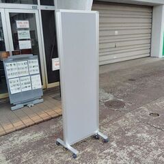 イトーキ　キャスター付きグレー色布張り３連パーテーション　H1800『中古良品』の画像