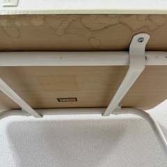 折りたたみ式テーブルの画像