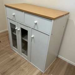 ニトリ白　食器棚の画像