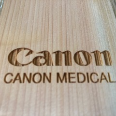 木製スマホスタンドの画像