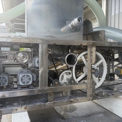 機械解体作業の画像