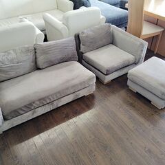 カウチ型モケット生地張りローソファー　グレー色『中古良品、裏地傷あり』の画像