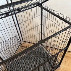 キャスター付きペットゲージの画像