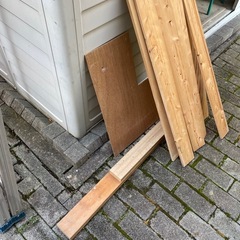無料です　木の板の画像