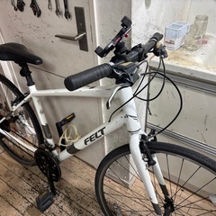 FELT  VERZA speedクロスバイク ホワイト の画像